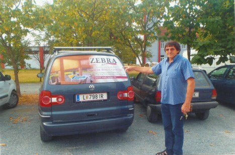 Antun Bubić pored Zebra službenog auta